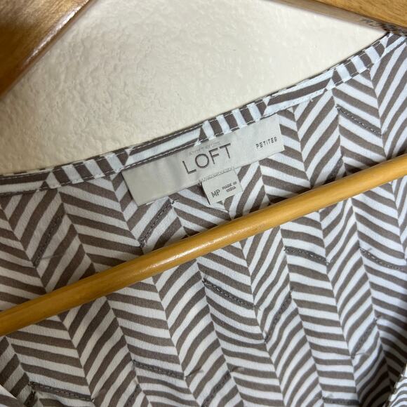 Loft Sleeveless Beige Chevron Print Sequin Accent Blouse Medium Petite - Picture 2 of 8